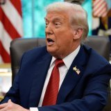 Donald Trump a annoncé jeudi de nouveaux droits de douane allant jusqu'à 100% pour les médicaments (archives). KEYSTONE/AP/Alex Brandon